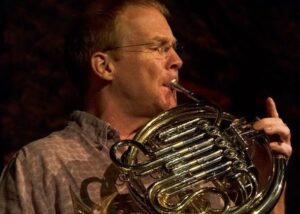 Der Hornist Steve Schaughency unterrichtet 2026 bei Hornissimo, dem Festival für Horn der BDB-Musikakademie Staufen. Er gibt Workshops im Bereich Jazz und vermttelt klassisch ausgebildeten Hornisten die verschiedenen Stile des Jazz.