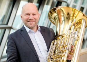 Der Tubist Wilfried Brandstötter ist Dozent für Tuba beim Blechrausch, dem Festival für Blechbläser der BDB-Musikakademie Staufen.