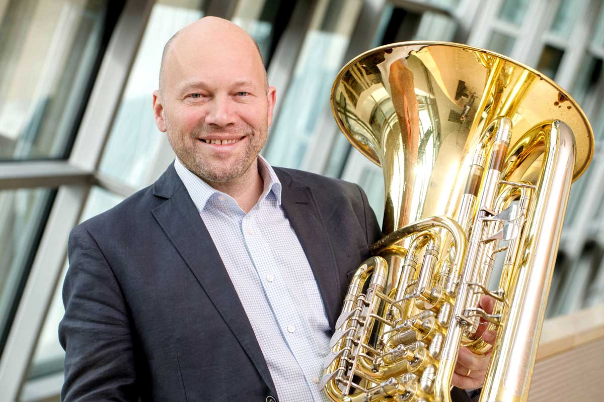 Der Tubist Wilfried Brandstötter ist Dozent für Tuba beim Blechrausch, dem Festival für Blechbläser der BDB-Musikakademie Staufen.